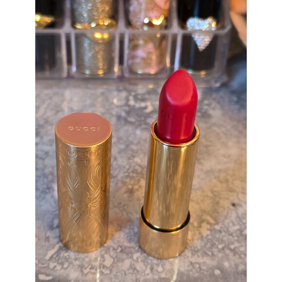 Gucci Rouge À Lèvres Satin Lipstick In Teresina Ruby 9057 Rare HTF - Picture 1 of 5